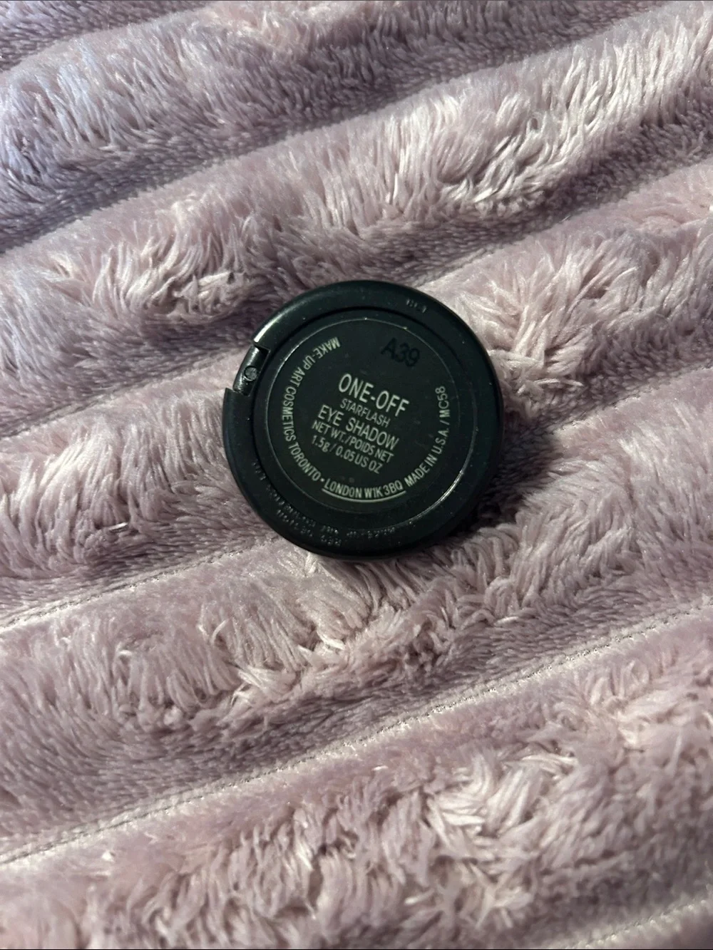 MAC Cosmetics Eyeshadow Single - One Off